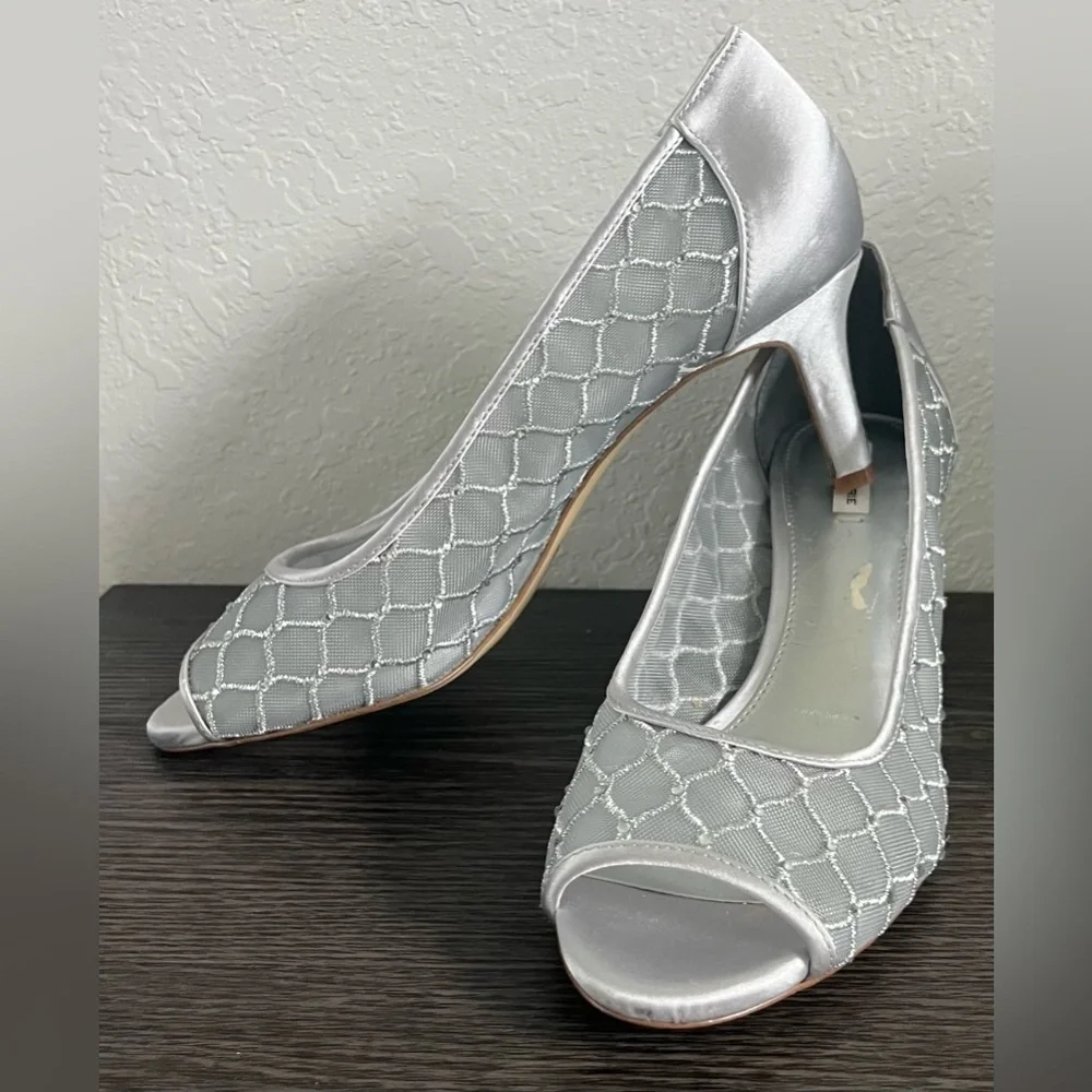 Alex Marie Embellished Silver Mesh Peep-Toe Pumps,‎ Size 8.5M - Picture 3 of 10